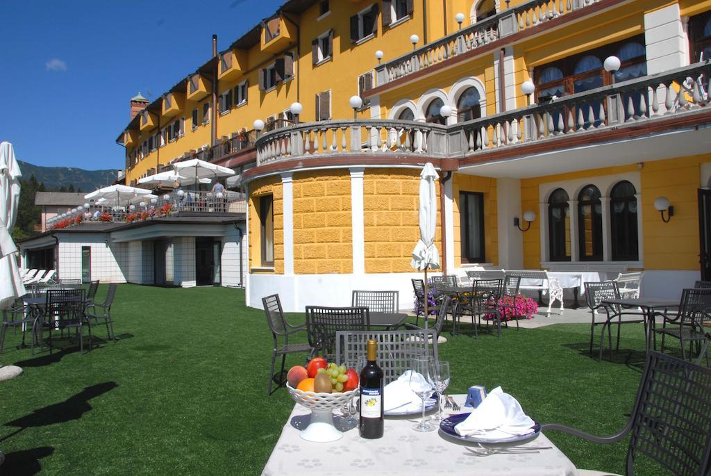 Grand Hotel Astoria Lavarone Esterno foto